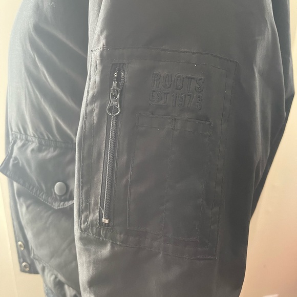 Vintage Roots Canada Down Black Bomber Jacket Size Large - Picture 4 of 13